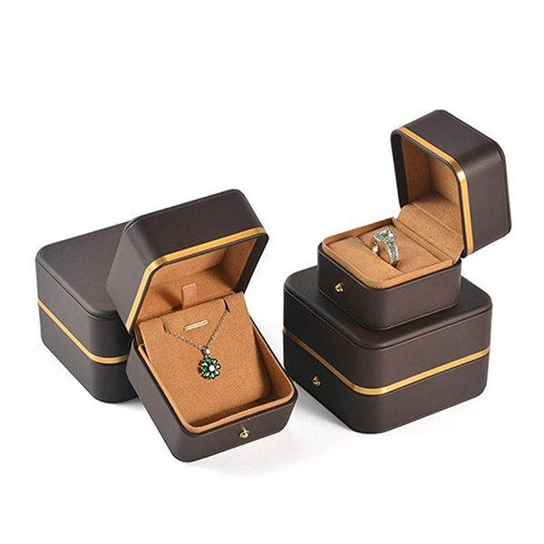 Hộp Đựng Nhẫn, Khuyên Tai LiLi Jewelry Bọc Nhung Da Augustus Lili_668558 Màu Nâu (Bán Kèm Khi Mua Trang Sức) - Phụ kiện - Vua Hàng Hiệu