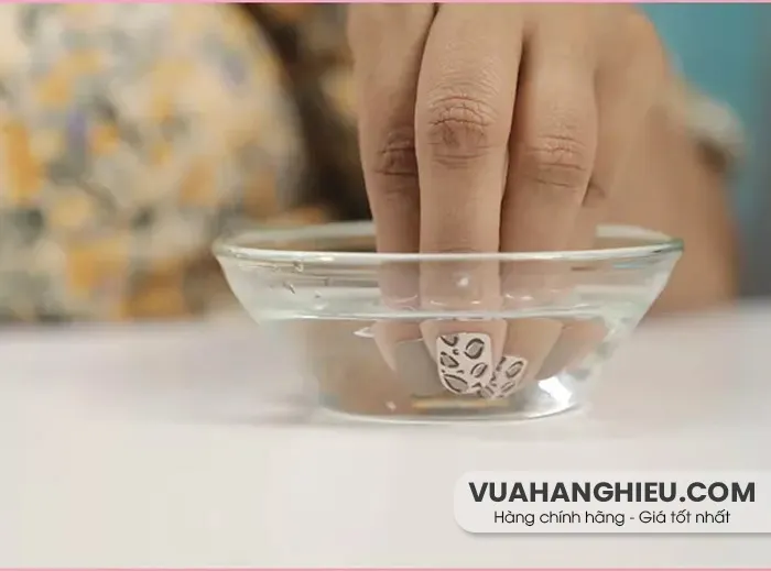 10 cách gỡ móng giả không đau đơn giản tại nhà