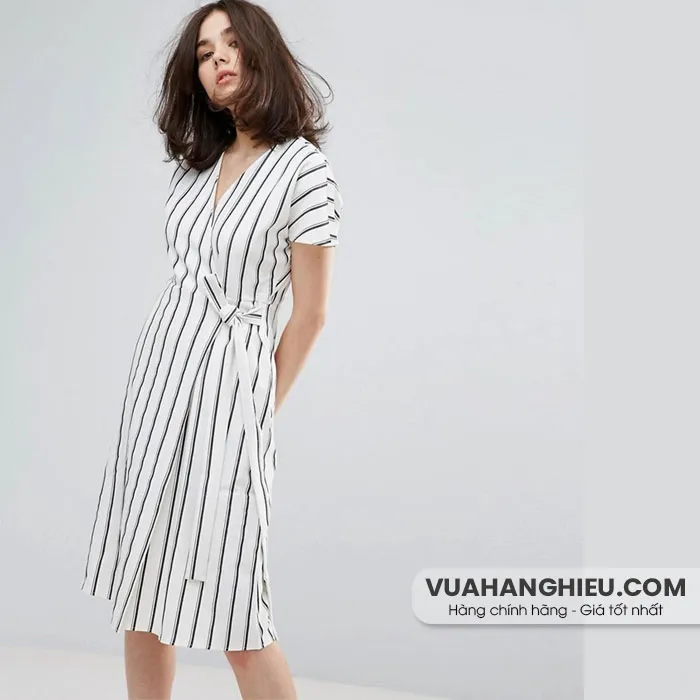 Eo bánh mì nên mặc gì? 10 cách phối đồ thon gọn cho eo bánh mì