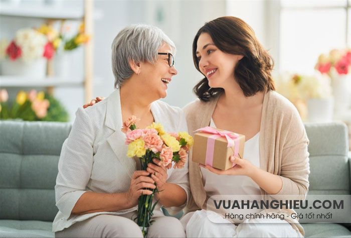 Top 35 quà tặng 8/3 cho mẹ ý nghĩa, ấn tượng và vô cùng đẹp - 1