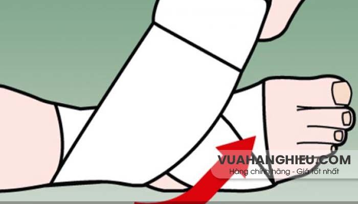 6 bước hướng dẫn cách quấn băng cổ chân đá bóng