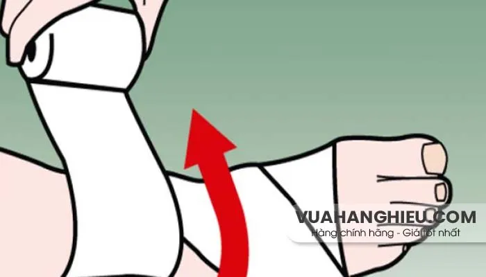 6 bước hướng dẫn cách quấn băng cổ chân đá bóng