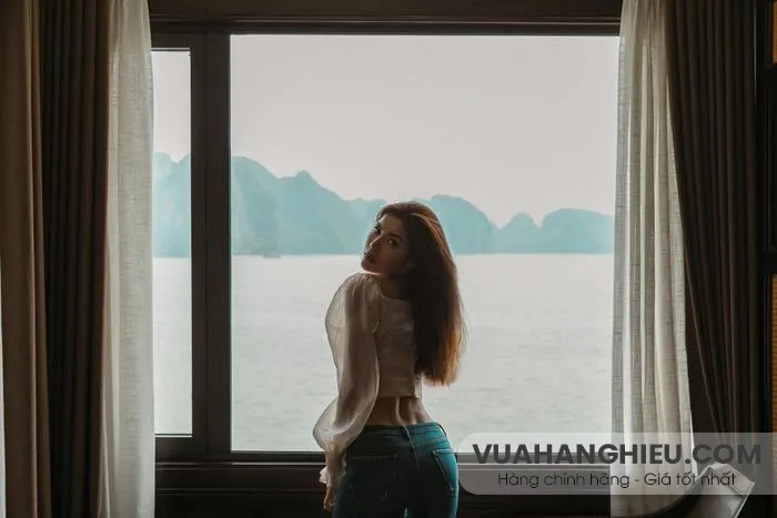 Hõm Venus ở nữ là gì? Hướng dẫn cách mặc đồ tôn lên hõm Venus sexy