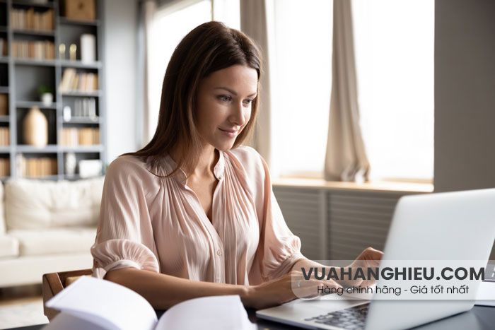 Ngồi máy tính có cần bôi kem chống nắng? 5 kem chống nắng cho dân văn phòng - 2