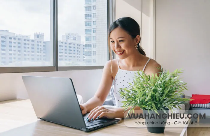 Ngồi máy tính có cần bôi kem chống nắng? 5 kem chống nắng cho dân văn phòng - 7