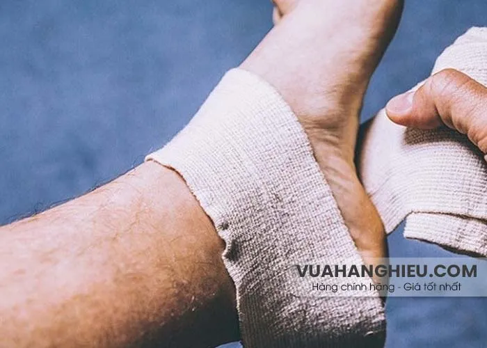 6 bước hướng dẫn cách quấn băng cổ chân đá bóng