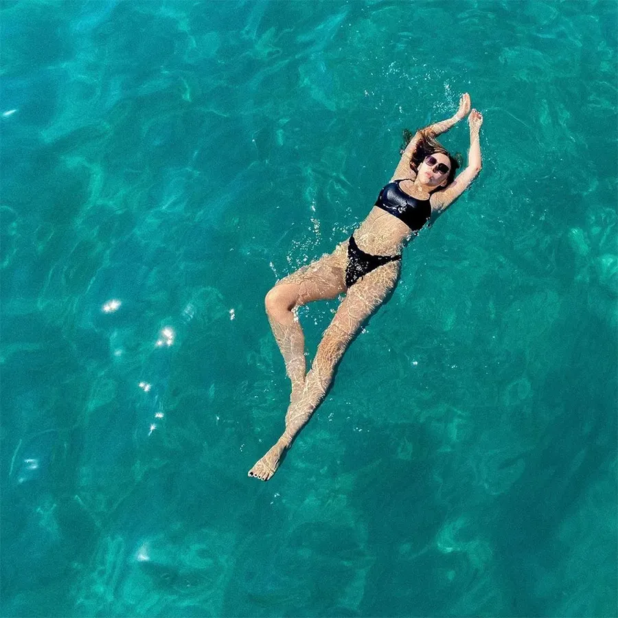 21+ cách tạo dáng chụp ảnh biển chất lừ hút “nghìn like”