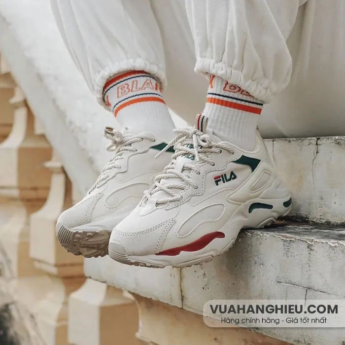 Top 15 mẫu giày sneaker cho GenZ sành điệu nổi tiếng 2025