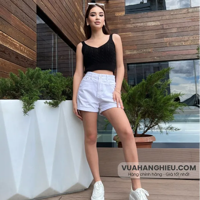 Top 10 kiểu áo ba lỗ nữ hàng hiệu ôm dáng nuột nà được ưa chuộng 2025