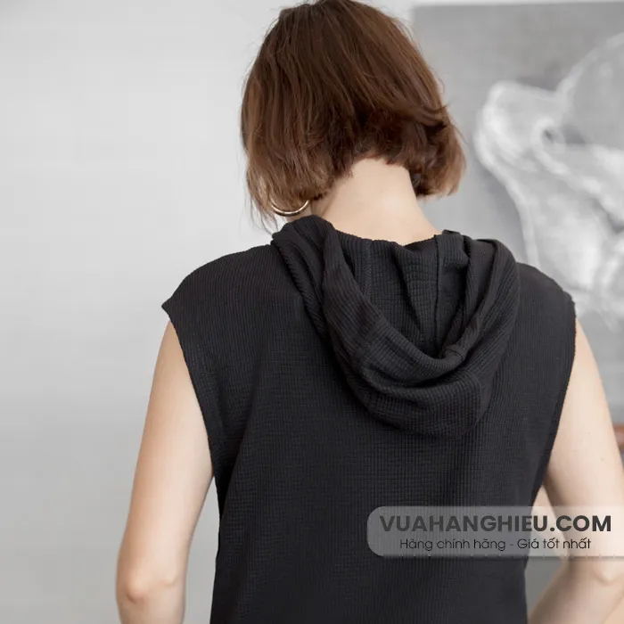 Top 10 kiểu áo ba lỗ nữ hàng hiệu ôm dáng nuột nà được ưa chuộng 2025