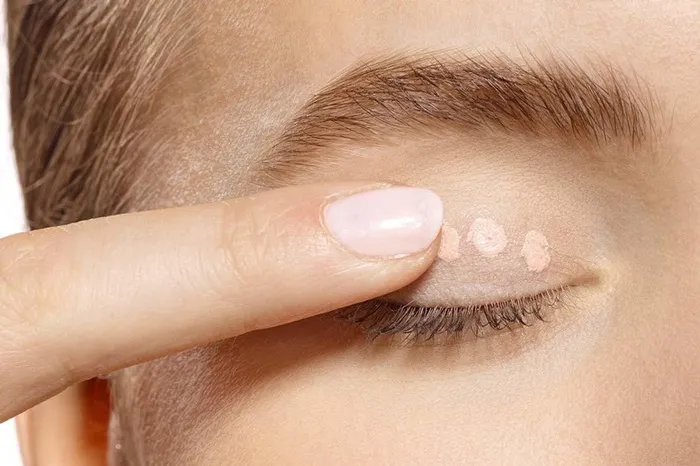 9 cách giữ kẻ mắt lâu trôi, không lem, bền đẹp cả ngày