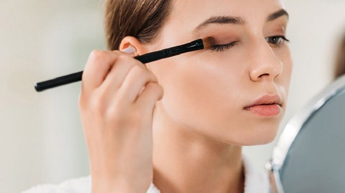 9 cách giữ kẻ mắt lâu trôi, không lem, bền đẹp cả ngày