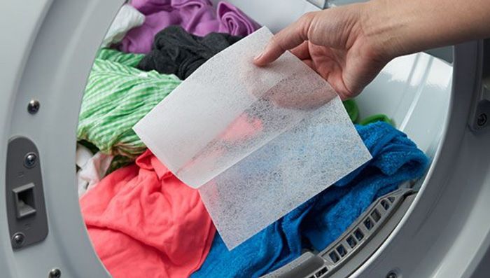 11 cách khử mùi nước hoa trên quần áo hiệu quả