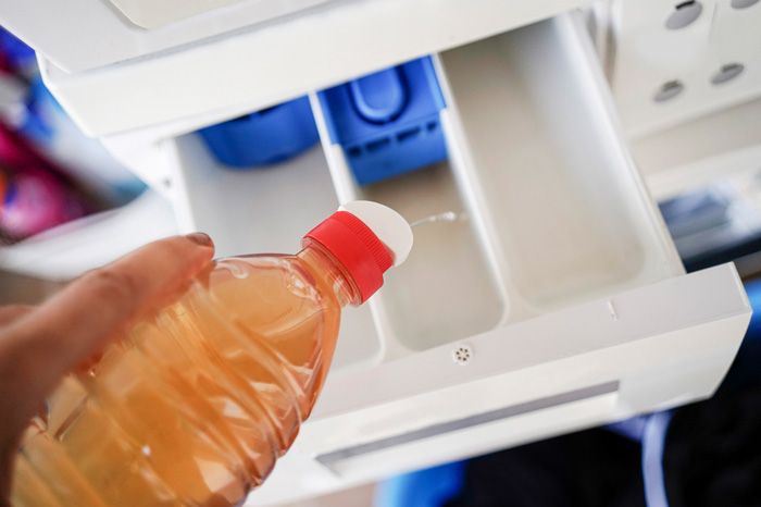 11 cách khử mùi nước hoa trên quần áo hiệu quả