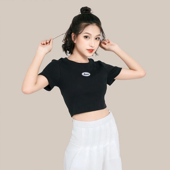13 cách phối đồ với áo croptop cá tính, năng động cho mùa hè