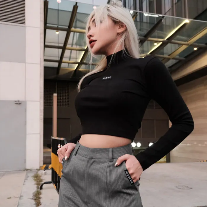 13 cách phối đồ với áo croptop cá tính, năng động cho mùa hè