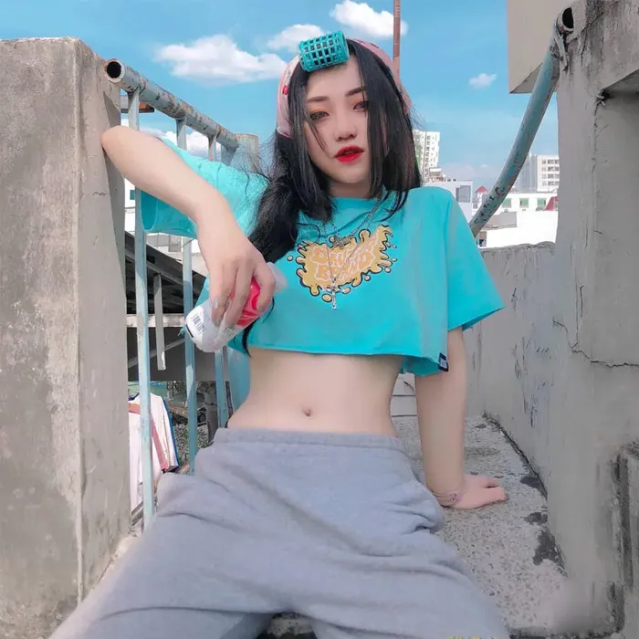 13 cách phối đồ với áo croptop cá tính, năng động cho mùa hè
