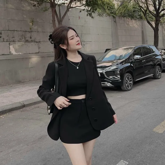 13 cách phối đồ với áo croptop cá tính, năng động cho mùa hè