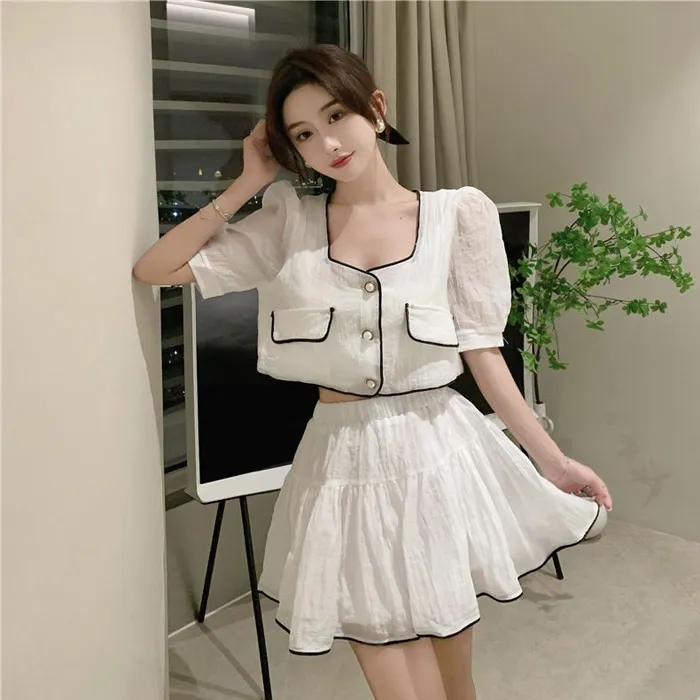 13 cách phối đồ với áo croptop cá tính, năng động cho mùa hè