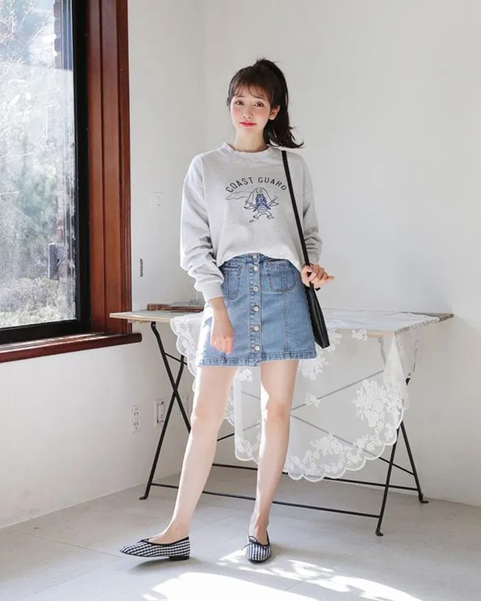 12 cách phối đồ với chân váy jean bò đẹp 