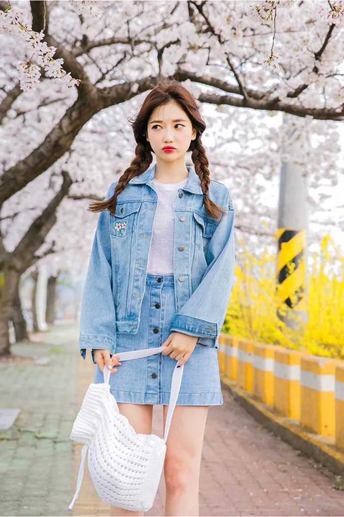 12 cách phối đồ với chân váy jean bò đẹp 