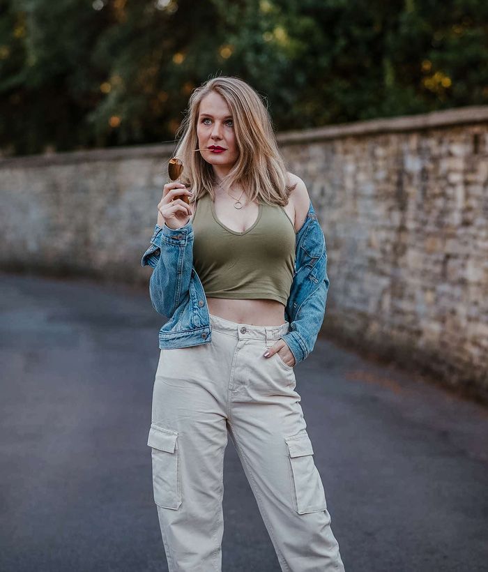 17 cách phối đồ với quần cargo pants túi hộp cho nam và nữ