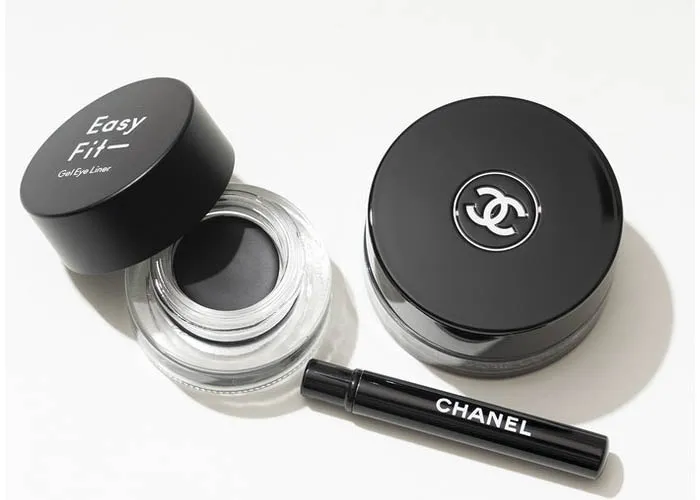 Mách bạn cách kẻ eyeliner cho mắt 1 mí to tròn hơn