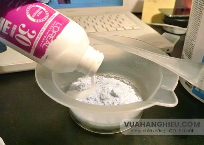 Hướng dẫn tự tẩy tóc tại nhà thân thiện với làn da và đơn giản