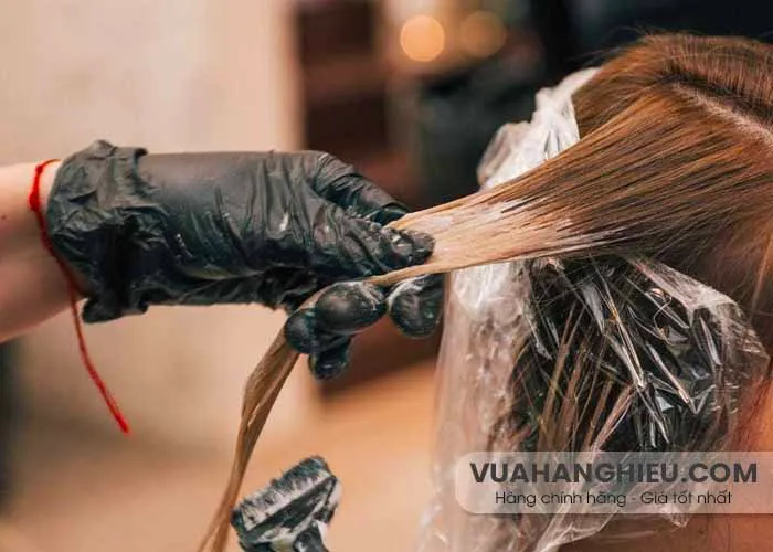 Hướng dẫn tự tẩy tóc tại nhà thân thiện với làn da và đơn giản