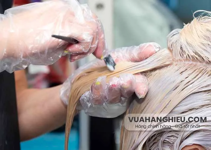 Hướng dẫn tự tẩy tóc tại nhà thân thiện với làn da và đơn giản