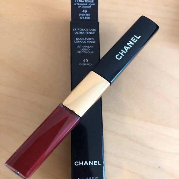 Son Kem Chanel Duo Ultra Tenue Liquid 49 Ever Red Màu Đỏ Đậm - Son Môi - Vua Hàng Hiệu