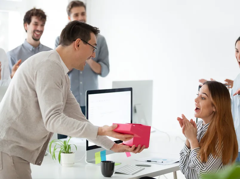 10 món quà tặng Sếp nữ tinh tế, giúp bạn ghi điểm tuyệt đối