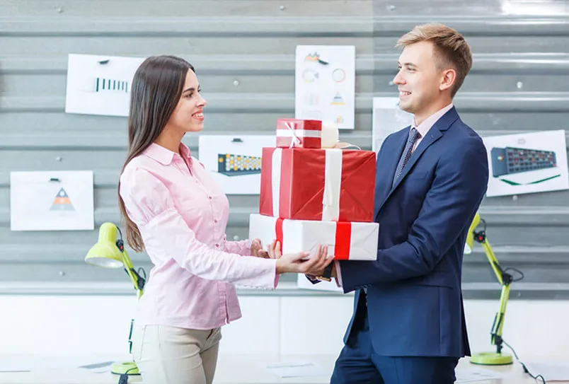 10 món quà tặng Sếp nữ tinh tế, giúp bạn ghi điểm tuyệt đối