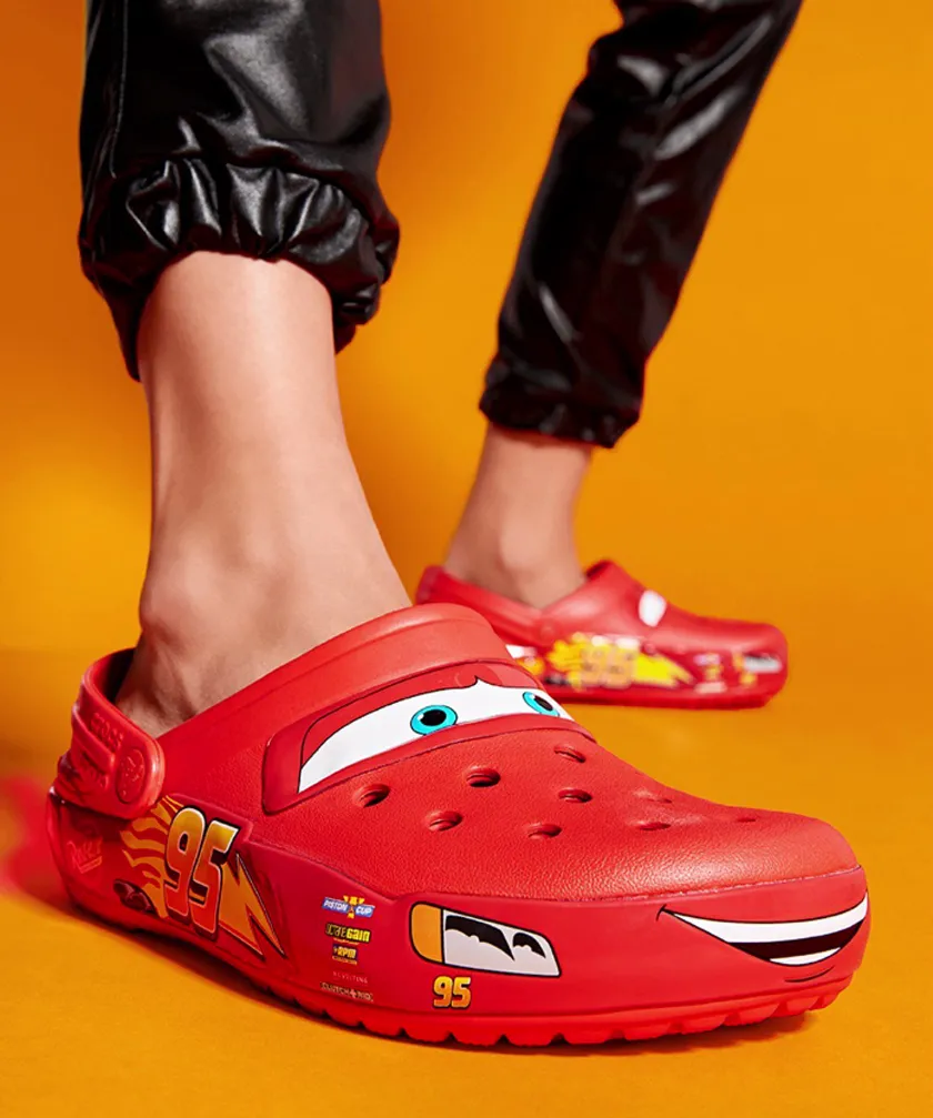Top 10 hãng giày dép Crocs nổi tiếng hot trend năm 2025