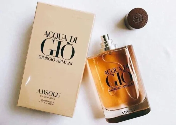 Giorgio Armani Của Nước Nào? Top 5 Chai Nước Hoa GIO Lưu Hương Lâu Nổi Trội