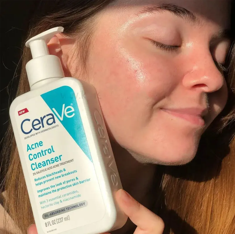 Top 6 sữa rửa mặt Cerave cho da dầu mụn tốt 2025