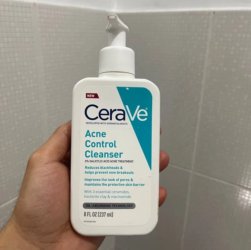 Top 6 sữa rửa mặt Cerave cho da dầu mụn tốt 2025