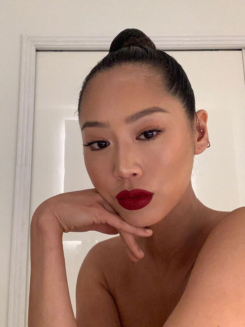 10 màu son vô cùng đẹp để mặc với váy đen cho nàng thêm quyến rũ - 3