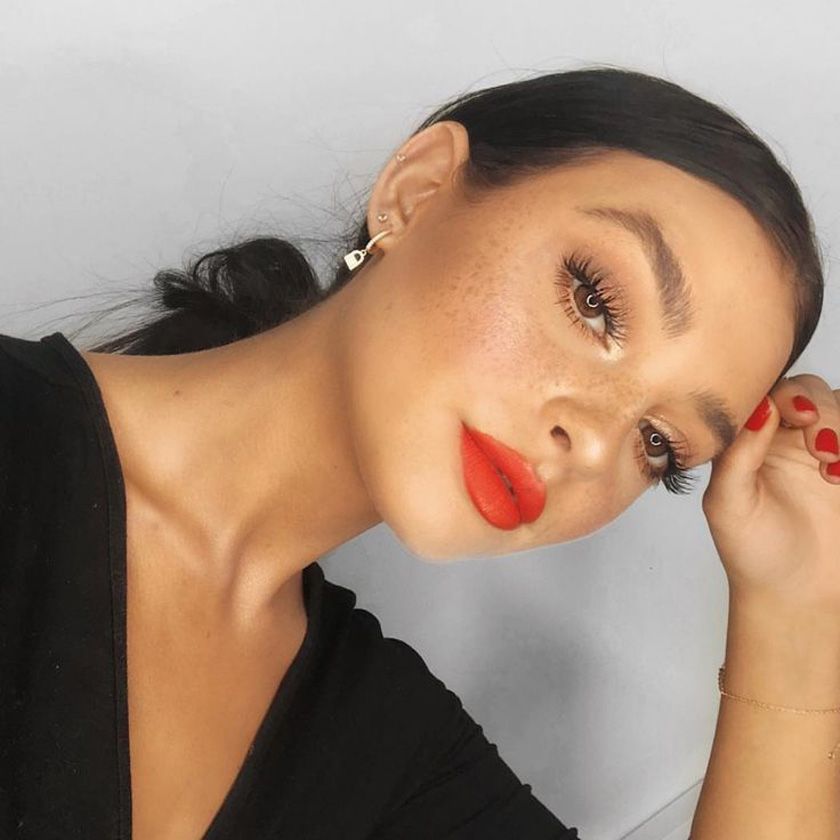 10 màu son vô cùng đẹp để mặc với váy đen cho nàng thêm quyến rũ - 5