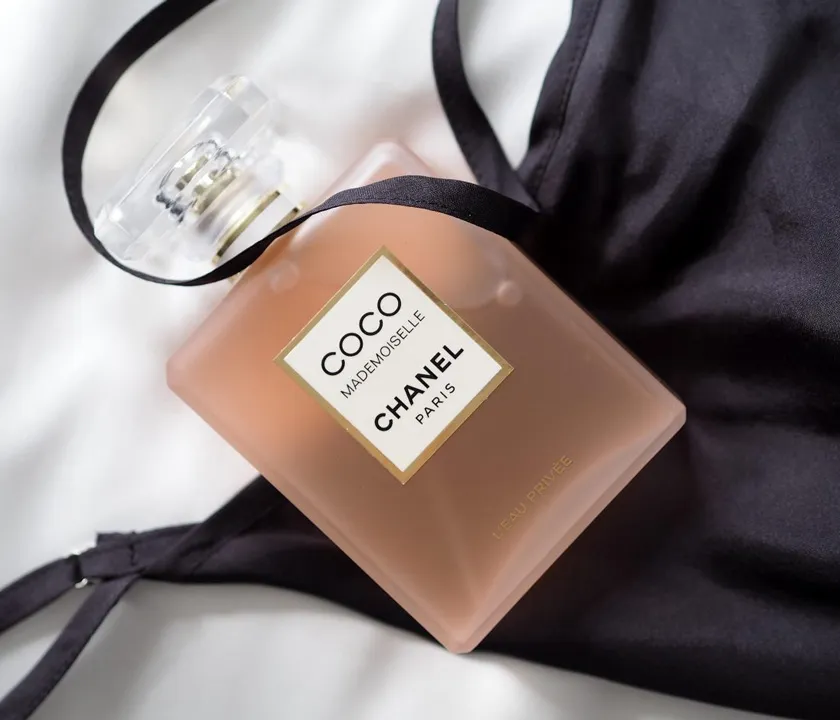 Top 10 Chai Nước Hoa Mùa Thu Cho Nữ Thơm Lâu Ấm Áp Và Quyến Rũ