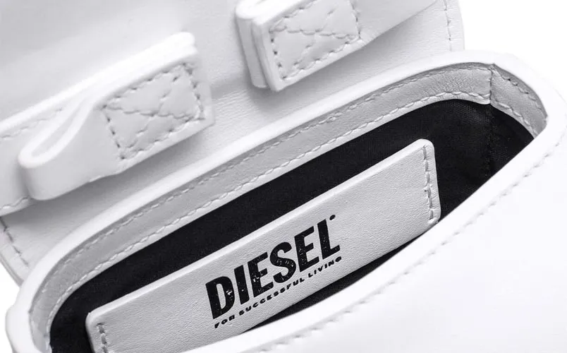 Mách bạn 5 cách phân biệt túi Diesel thật giả khi mua hàng