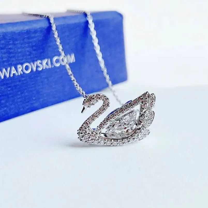 Trang sức Swarovski làm bằng gì? Của nước nào? Có tốt không? Mua ở đâu?