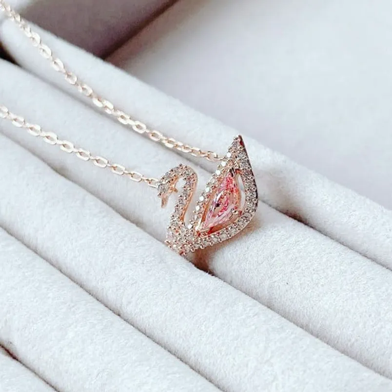 Trang sức Swarovski làm bằng gì? Của nước nào? Có tốt không? Mua ở đâu?