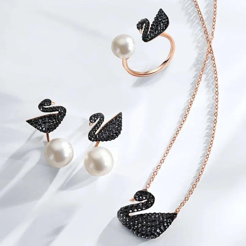 Trang sức Swarovski làm bằng gì? Của nước nào? Có tốt không? Mua ở đâu?