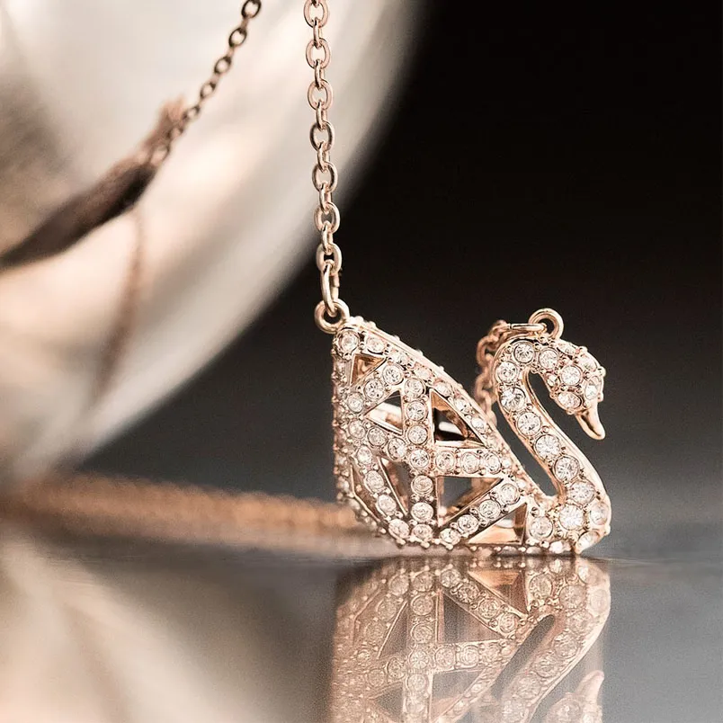 Trang sức Swarovski làm bằng gì? Của nước nào? Có tốt không? Mua ở đâu?