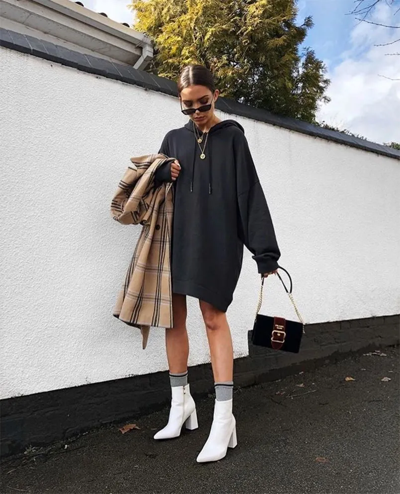 11 cách mix đồ với boot cổ ngắn màu trắng từ nữ tính đến cá tính