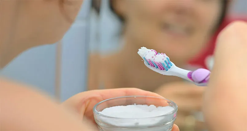 13 cách làm trắng răng tại nhà thân thiện với làn da, siêu tiết kiệm