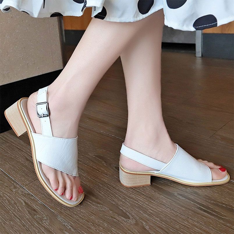 5 mẫu giày sandal tôn dáng mà nàng nổi trội định phải sở hữu  - 4