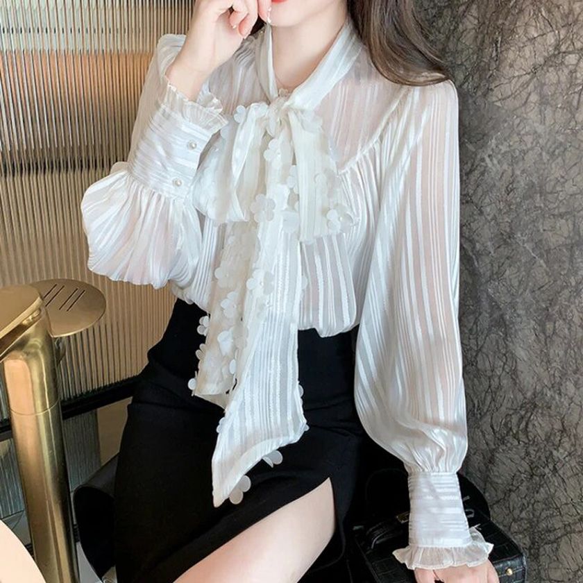 Top 30+ mẫu áo sơ mi nữ công sở thanh lịch và thời trang