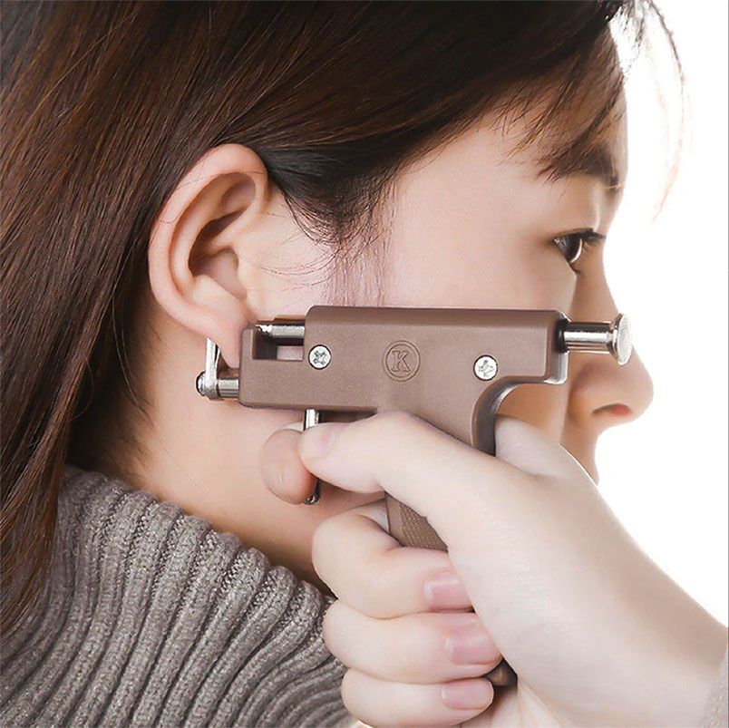 Bấm lỗ tai kiêng ăn gì? Bấm lỗ tai nên ăn gì cho mau lành?
